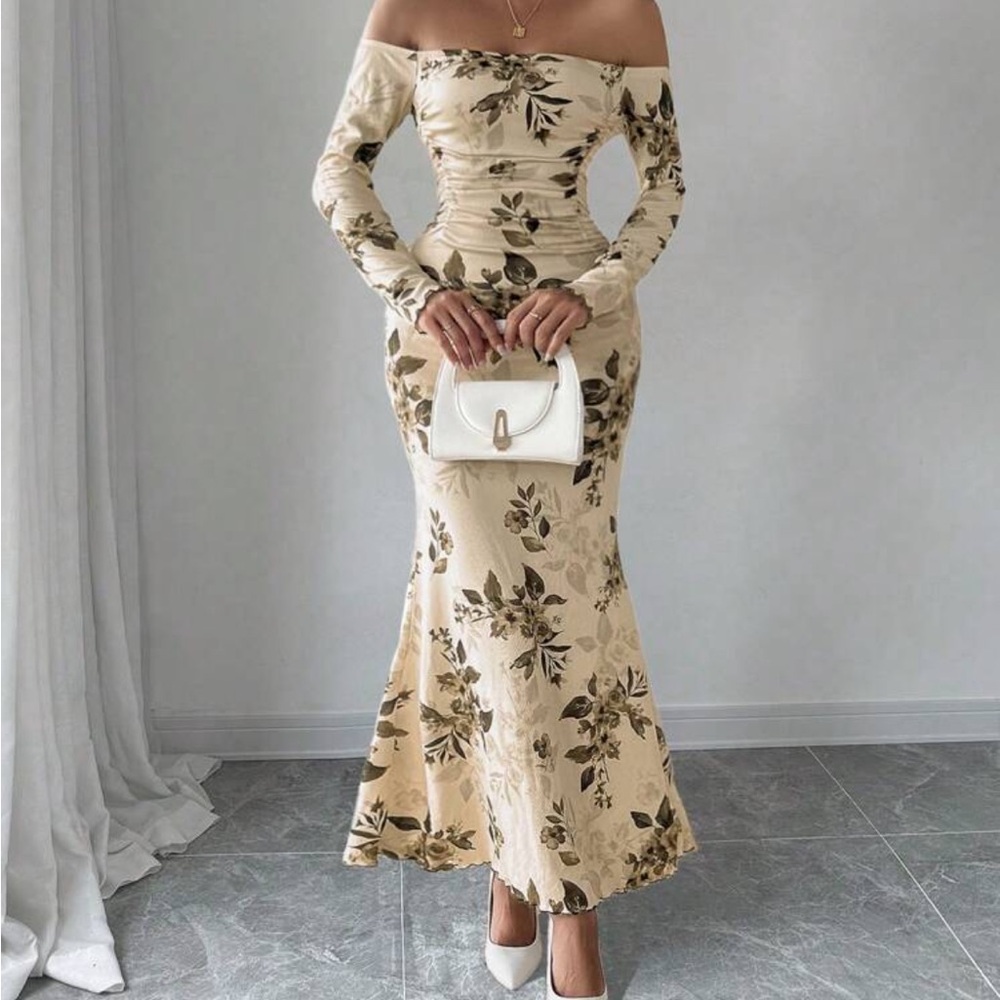 Off shoulder Floral print on ivory
